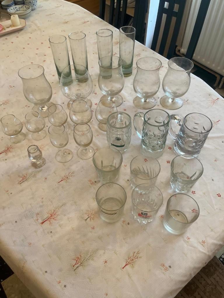 Panoplie de verres, Verre ou Verres, Verre, Enlèvement, Utilisé
