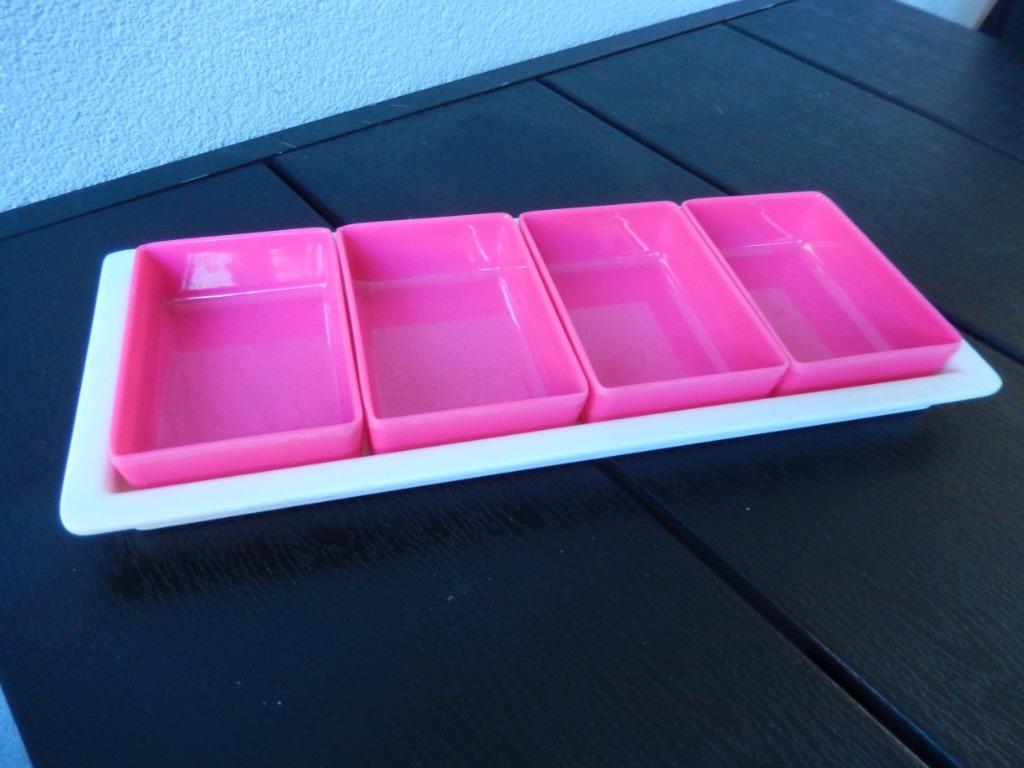 Witte schaal met roze bakjes van hard plastic,, Huis en Inrichting, Ophalen, Gebruikt, Schaal