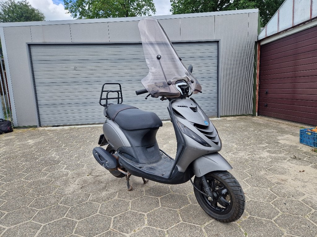 KOOPJE / HANDEL / EXPORT : Piaggio zip a klasse (NEDERLAND), Vélos & Vélomoteurs, Scooters | Peugeot, Utilisé, Autres modèles