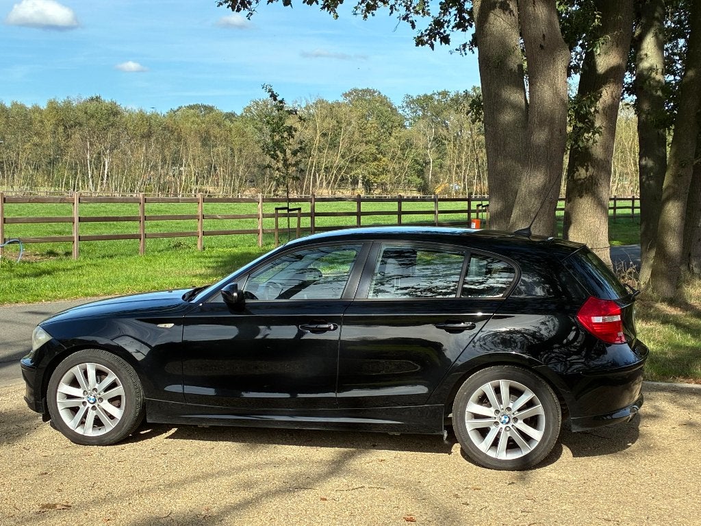 Bmw 118d in heel mooie staat. Airco!, Auto's, 1998 cc, Zwart, 4 cilinders, Zwart