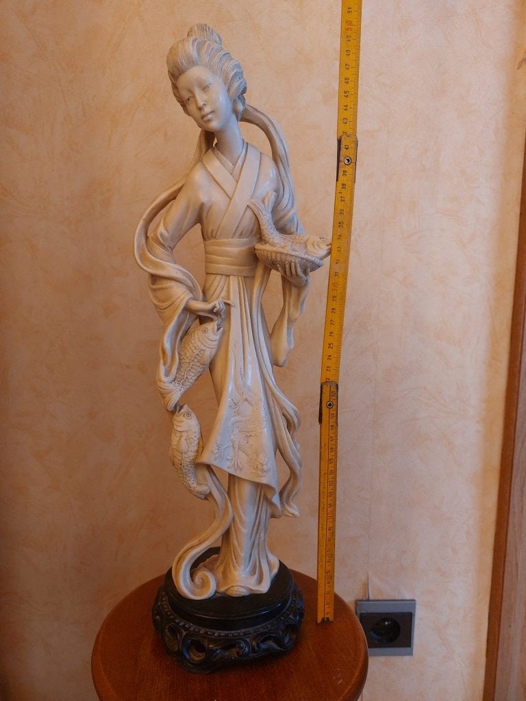Geishabeeld met vis - kunsthars/albasthars, Ophalen