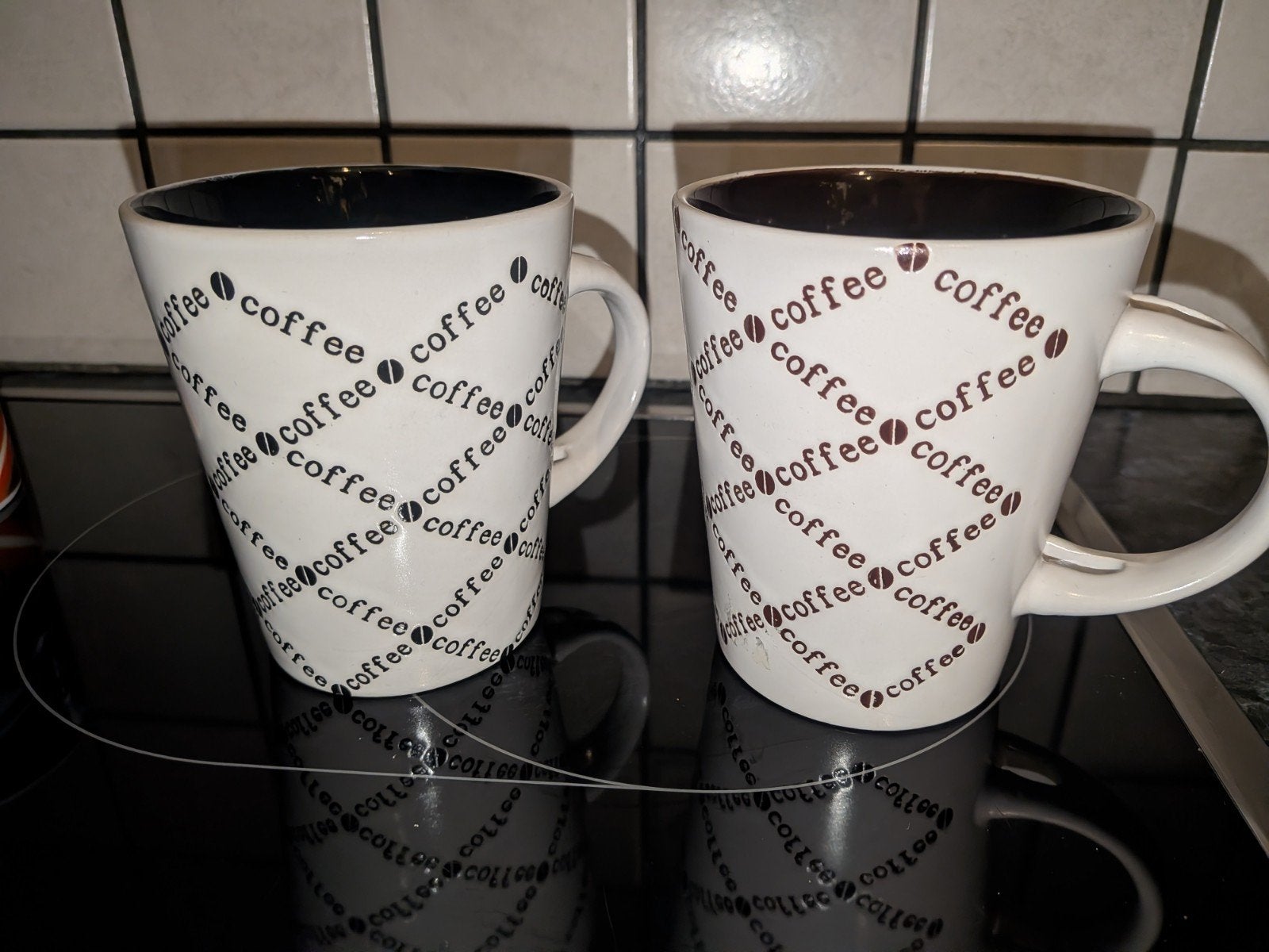 ensemble de 2 tasses à café, mugs noir Brun avec cuillère, Enlèvement ou Envoi, Utilisé, Mug