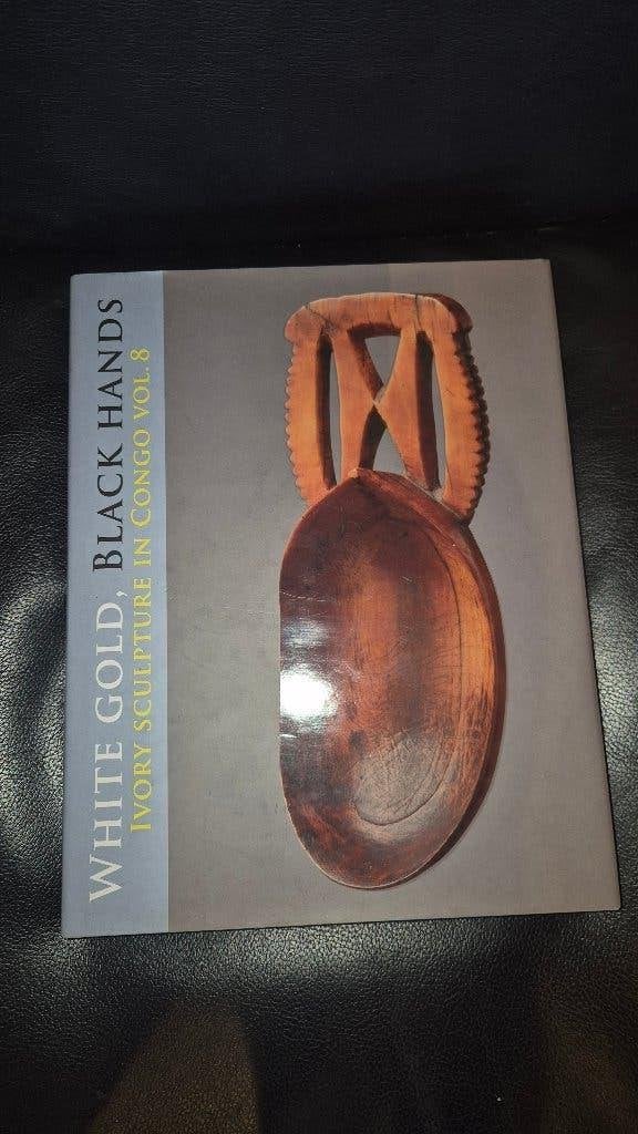 Boek over Afrikaanse wapens/kunst. Engels 2014 nieuw staat, Jan Elsen, Ophalen of Verzenden, Zo goed als nieuw, Overige onderwerpen
