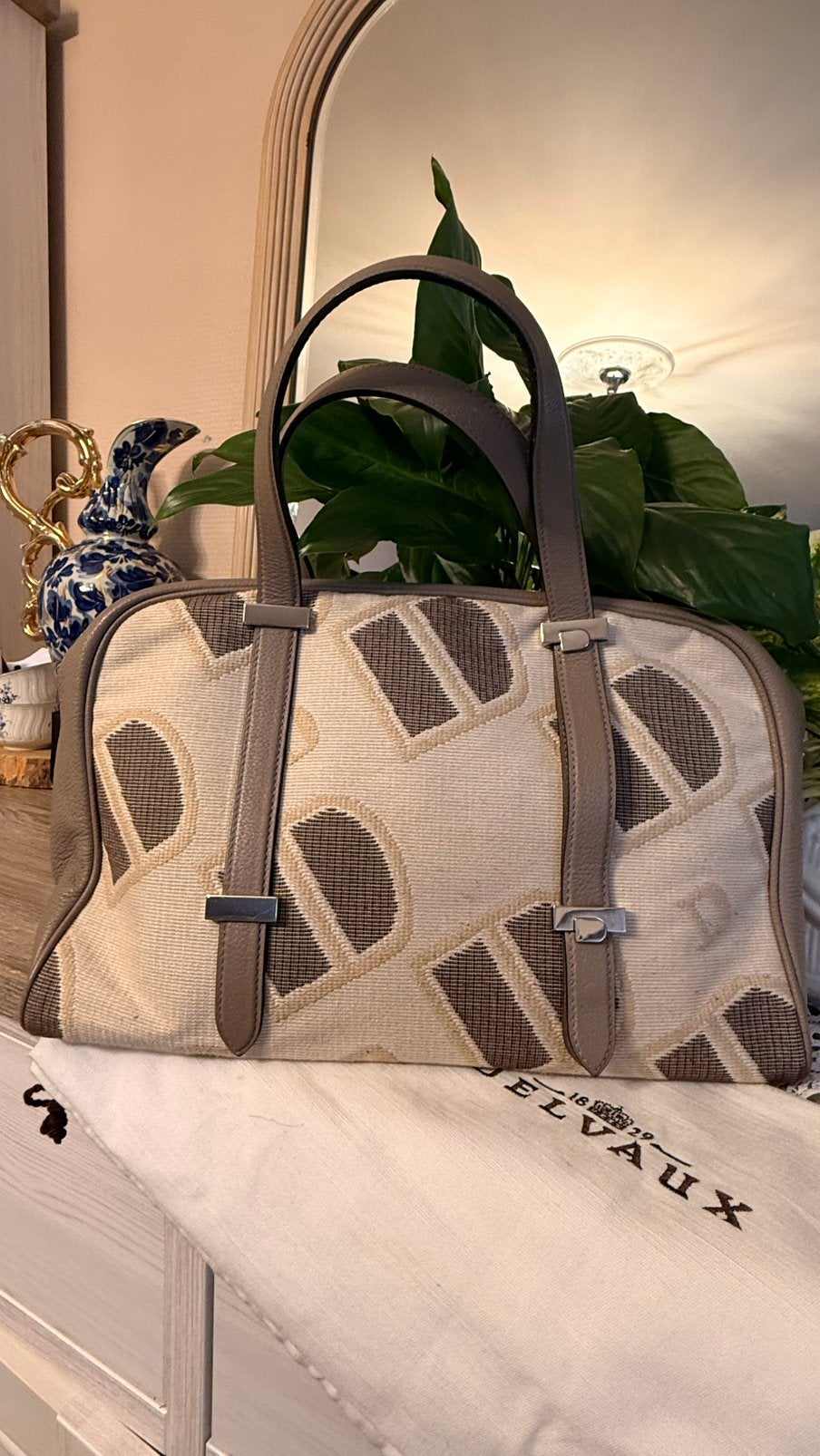 Delvaux CARRY ALL MM LOGOTYPÉE, Handtassen en Accessoires, Ophalen, Zo goed als nieuw