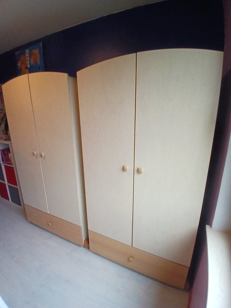 Twee kledingkasten voor kinderen, Kinderen en Baby's, Ophalen, Gebruikt, Kast, 50 tot 70 cm