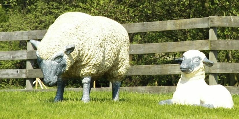 2.	Deux moutons décoratifs – jardin / terrasse, Jardin & Terrasse, Statues de jardin, Utilisé, Animal, Autres matériaux, Enlèvement