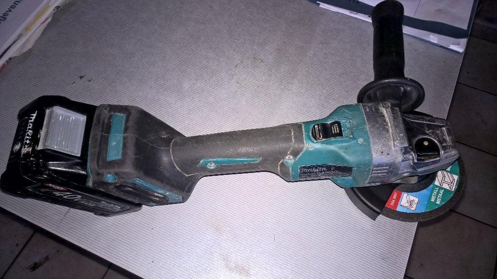 makita xgt 40v haakse slijper, Ophalen of Verzenden, Zo goed als nieuw, 700 tot 1000 watt, Haakse handslijpmachine