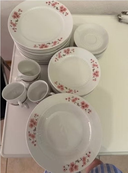 Vintage servies 52-delig met roze bloemen, Antiek en Kunst, Ophalen