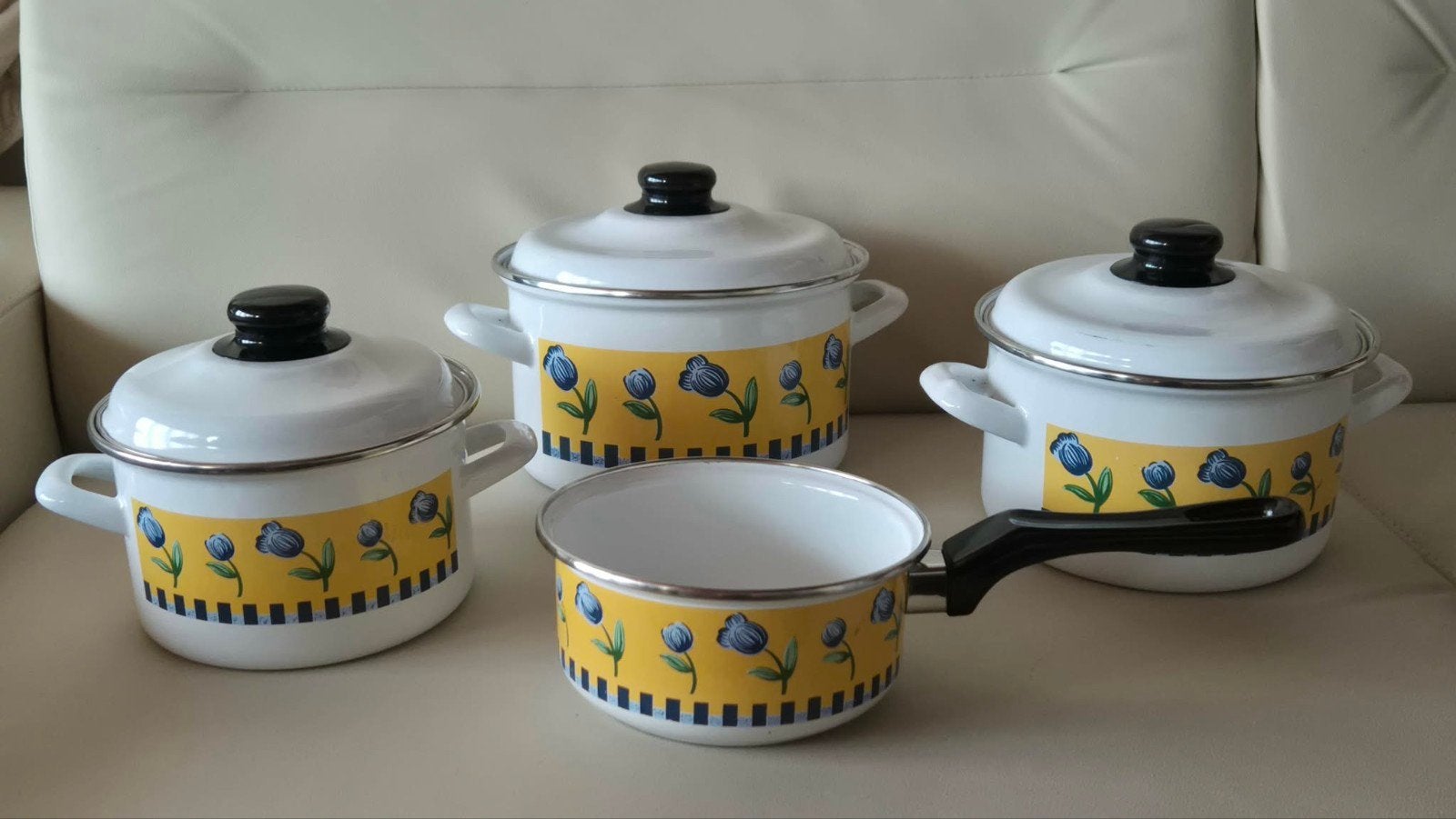 Lot 4 casseroles émaillées vintage fleuries – neuves, Enlèvement, Casserole
