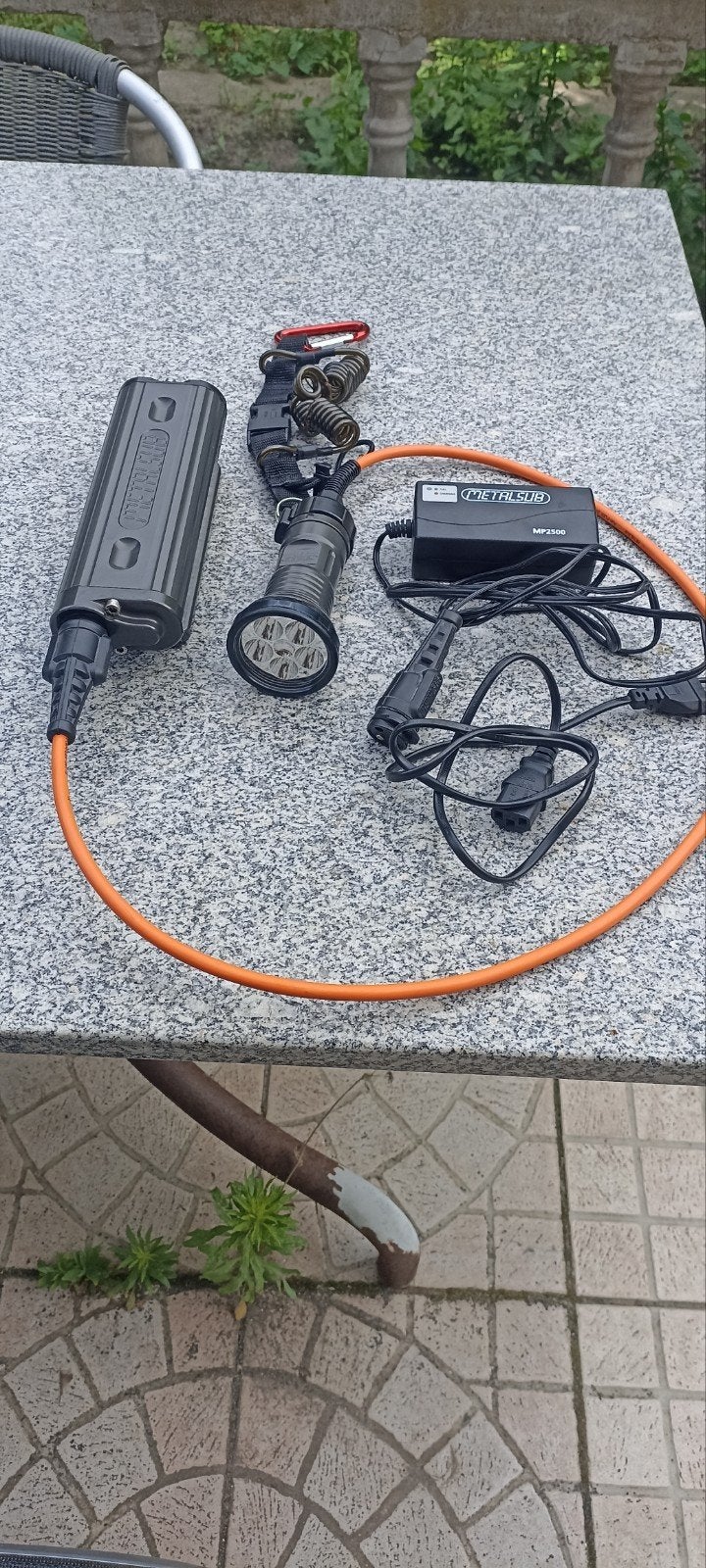 Metalensub led 2400 Lummen, Caravanes & Camping, Pompes à air, Enlèvement