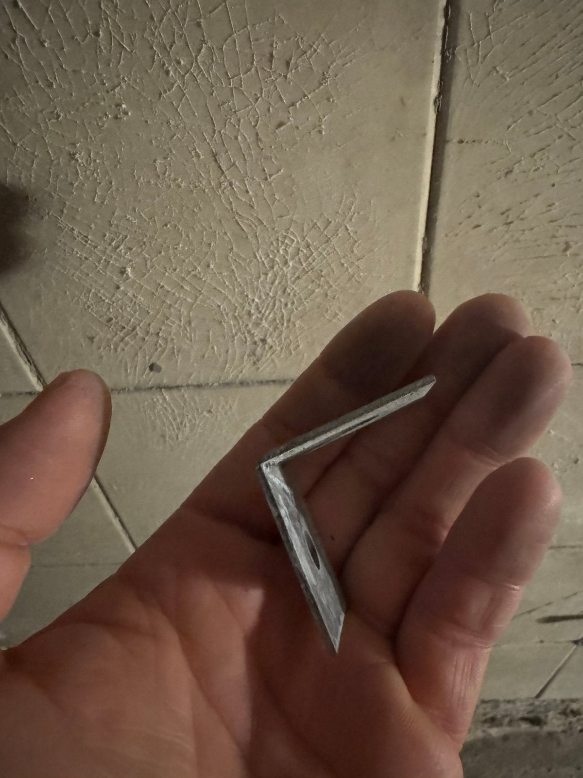 Petite equerre 3,5 X 3,5 ideal pour bricolage, Enlèvement, Comme neuf