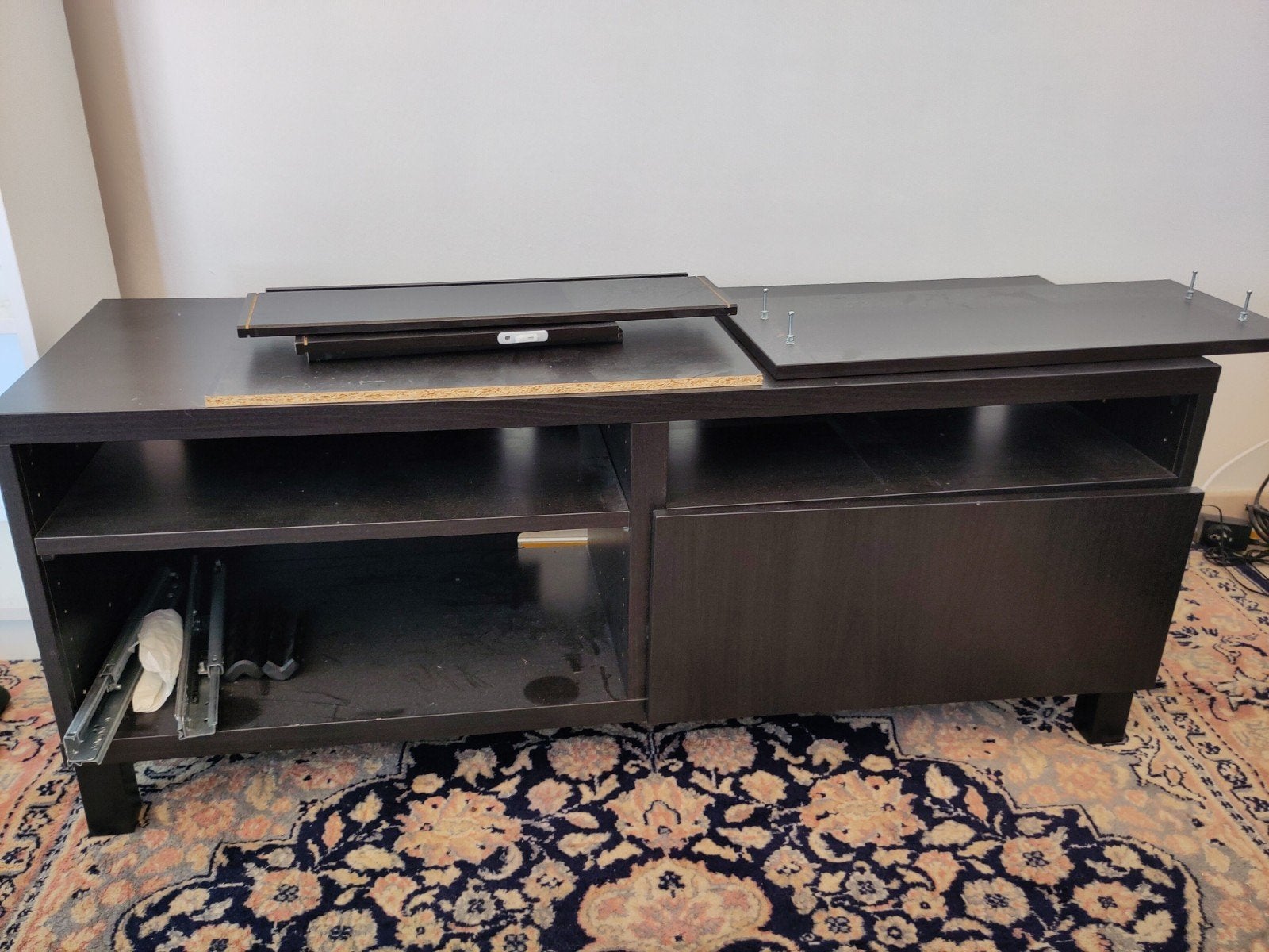IKEA Besta TV meubel, Enlèvement