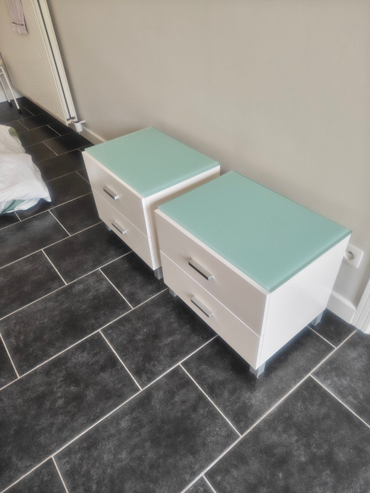 Nachtkastjes - Wit, Huis en Inrichting, Slaapkamer | Nachtkastjes, Ophalen, Gebruikt, 45 tot 65 cm, Minder dan 55 cm