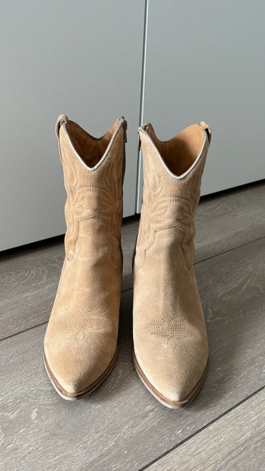 Cowboy boots beige daim 41 (twv € 139,99)!, Kleding | Dames, Schoenen, Ophalen, Zo goed als nieuw, Beige