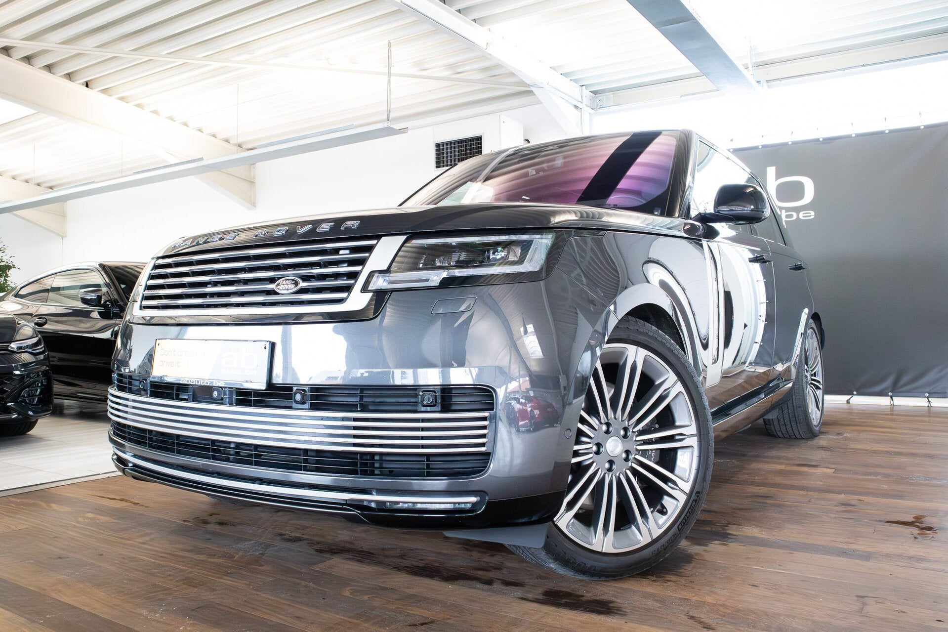 Land Rover Range Rover P510e SV, MERIDIAN PREMIUM, PANO, MA, Auto's, Land Rover, 0 min, 510 pk, 0 kg, https://public.car-pass.be/vhr/e1b73023-1df3-481f-b1b3-400d3d148cff