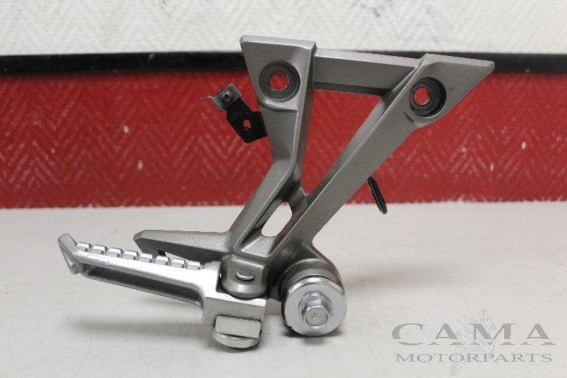 REPOSE PIEDS SUPPORT ARRIÈRE DROIT Kawasaki (35063-0842), Dhr. S. di Majo, Utilisé, Info@cama-motorparts.nl, P.J. Troelstraweg 8 8
3144 CX  MAASSLUIS, NL