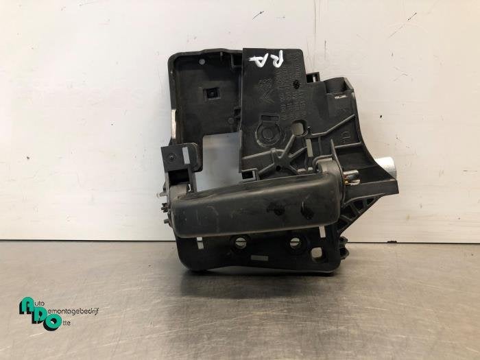 Poignée porte coulissante droite d'un Peugeot Partner (Part, -, 3 mois de garantie, Utilisé, -