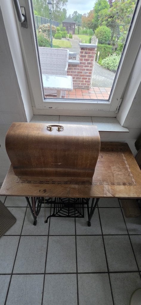 Antieke Adolf Knoch trapnaaimachine, Antiek en Kunst, Antiek | Naaimachines, Ophalen
