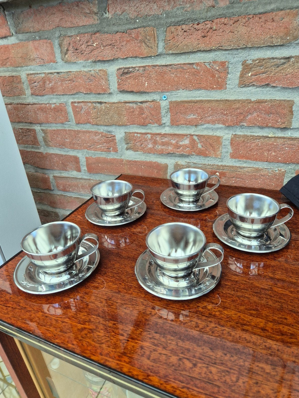 5 tasses et sous tasses en inox, Enlèvement ou Envoi