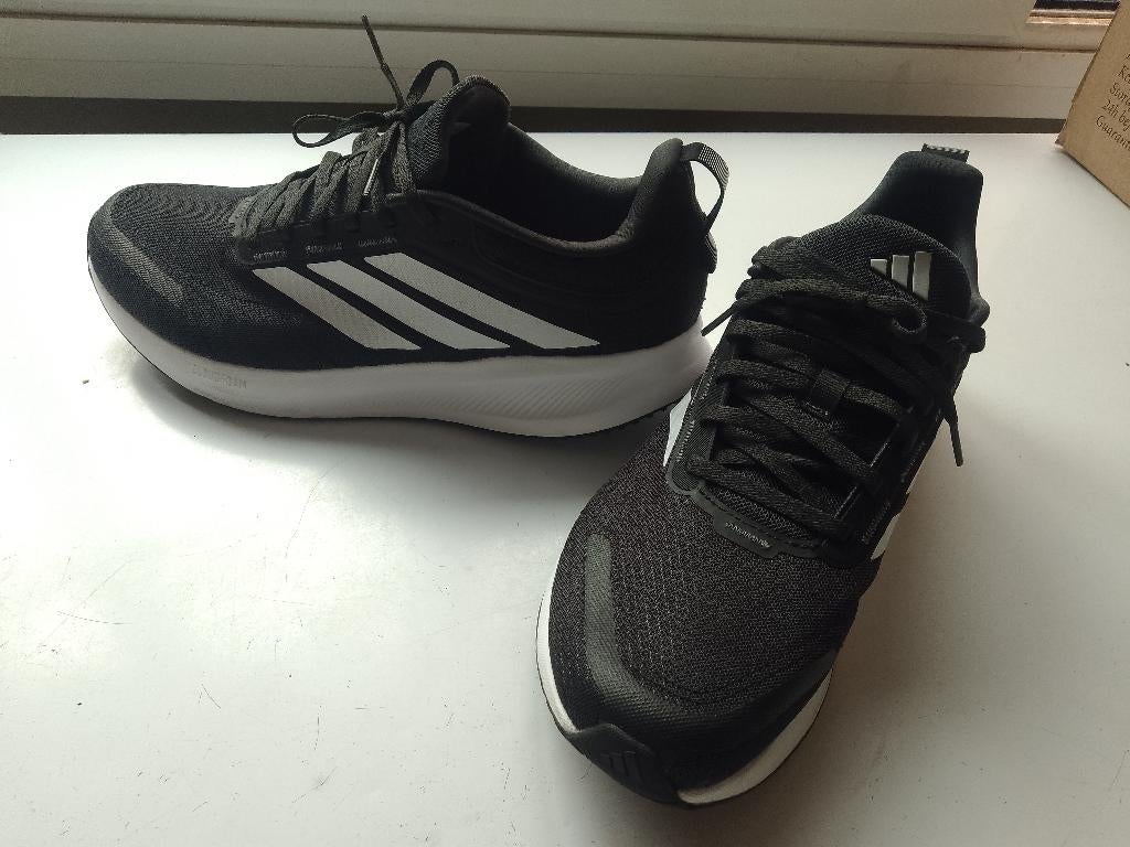 46 adidas runblaze in absolute nieuwstaat!, Vêtements | Hommes, Chaussures, Comme neuf, Adidas, Chaussures de sport, Noir