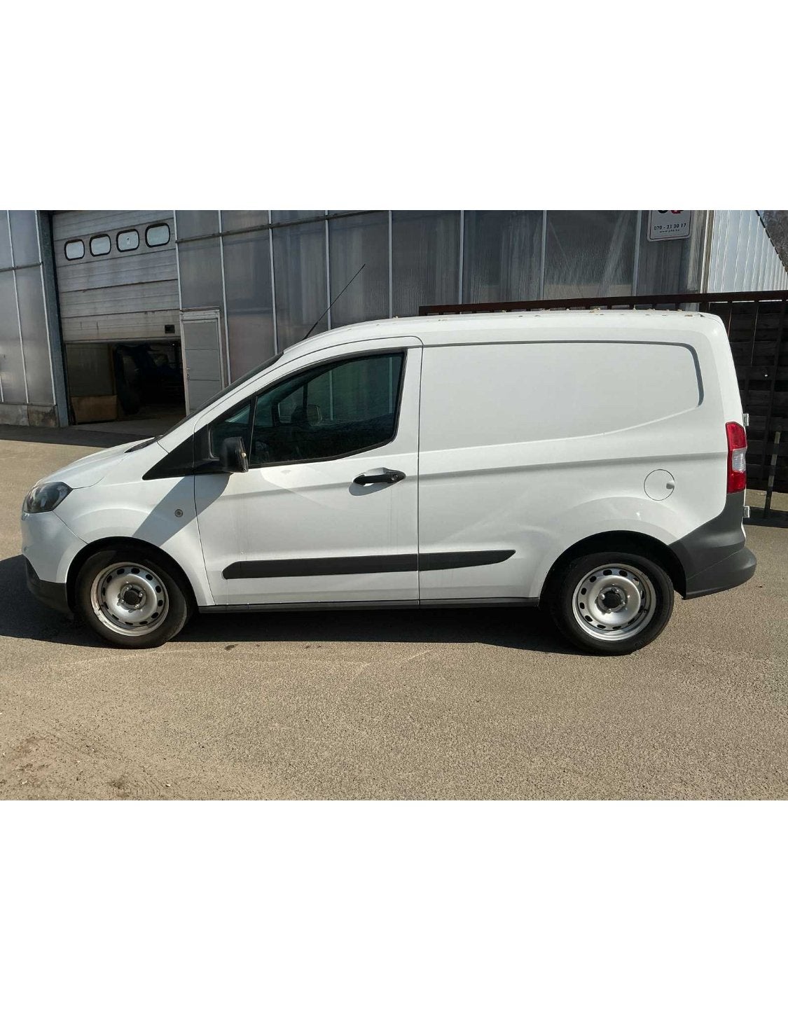 Ford transit courrier 2024  5,700km. Problem moteur, Achat, Euro 6, Entreprise, 2 places