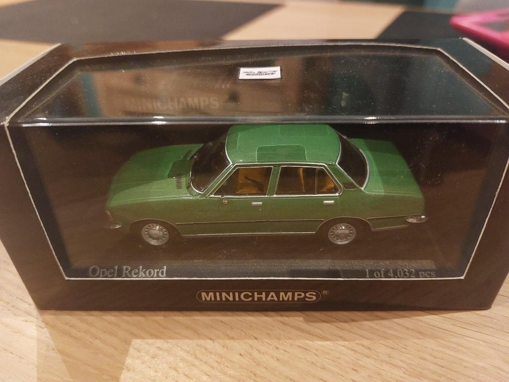 Minichamps Opel Rekord 1975 green metallic 1/43, Enlèvement ou Envoi, Neuf, Voiture, MiniChamps