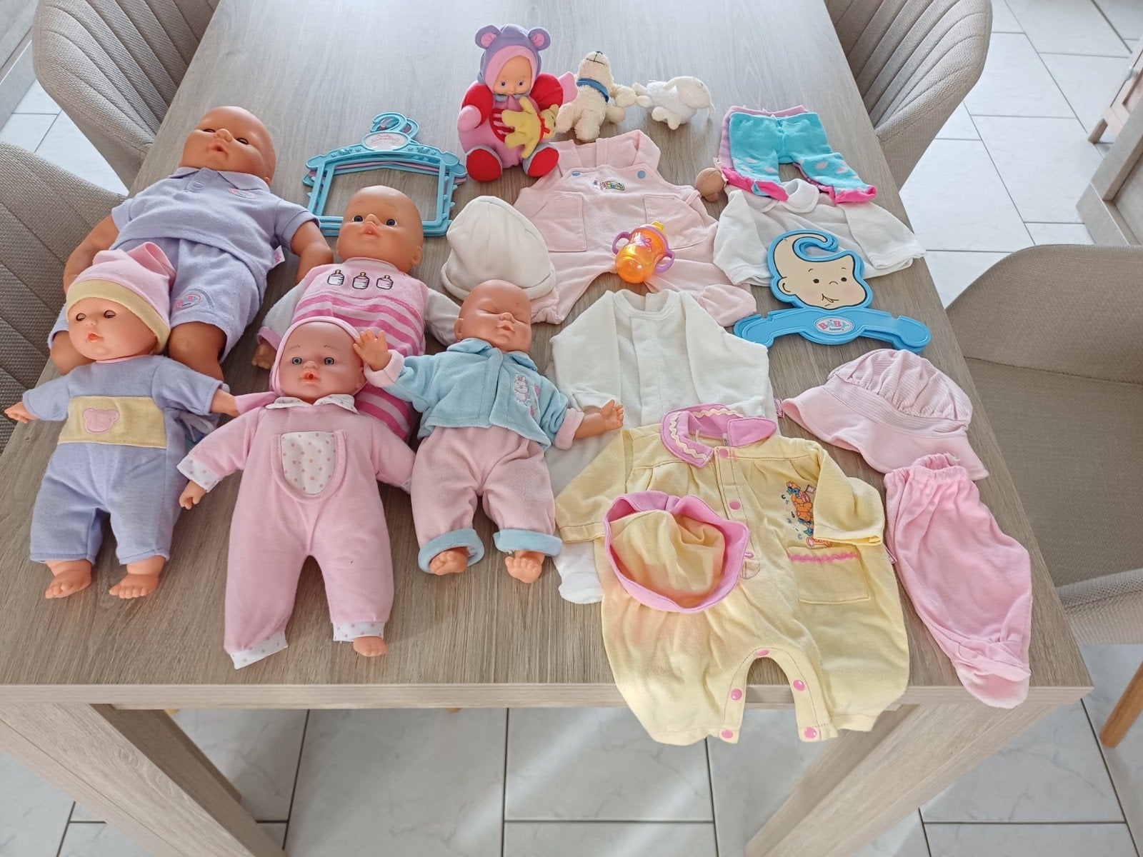 Poppen en kledij, Ophalen
