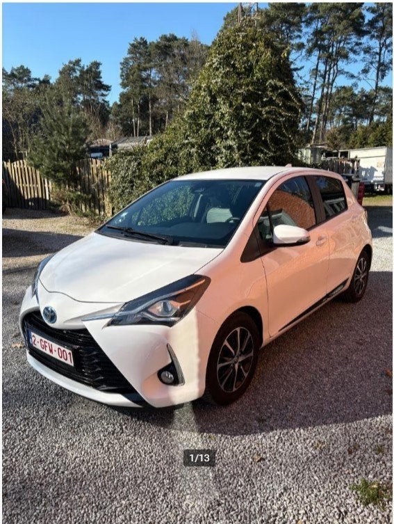Toyota Yaris Hybrid 2020 Lichte Vracht BTW aftrek, Auto's, 1497 cc, Wit, 2 zetels, Yaris