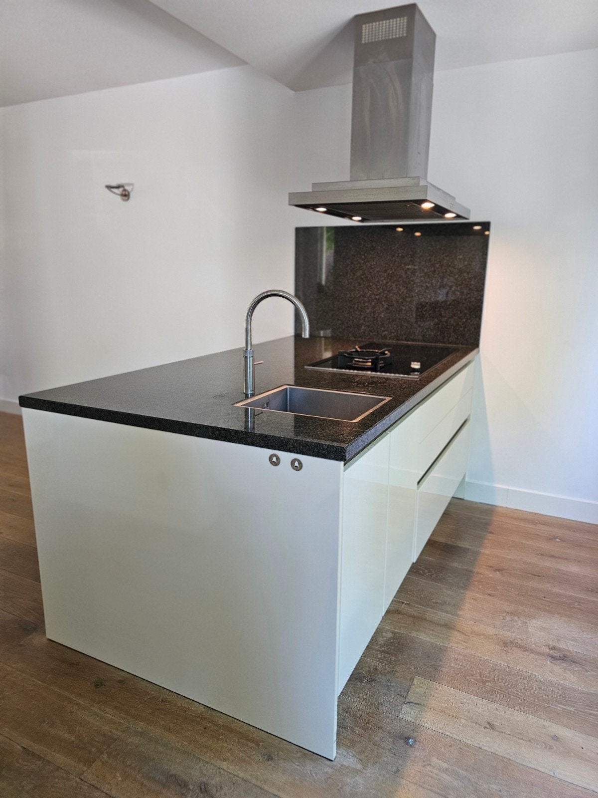 cuisine complète avec îlot SieMatic, Granit ou Pierre, Enlèvement, Utilisé, Autres types