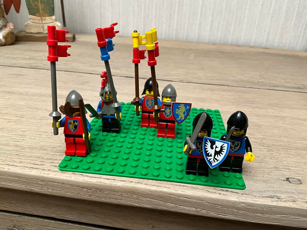 Vintage LEGO Castle Minifiguren-Lion Knights & Black Falcons, Ophalen, Gebruikt, Lego