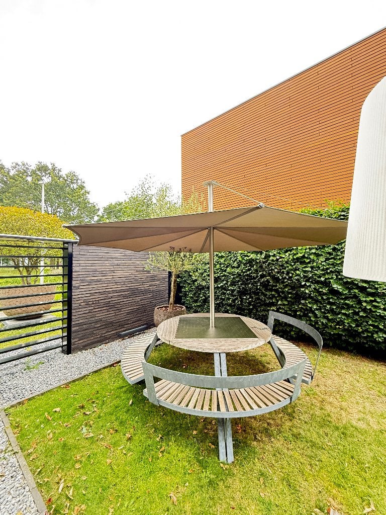 Extremis Gargantua tuintafel picknicktafel + Inumbra parasol, Tuin en Terras, Ophalen, Zo goed als nieuw, Rond, Metaal