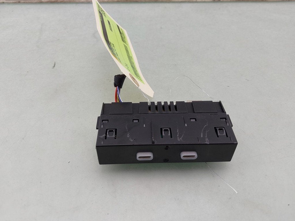 AUX/USB POORT Skoda Octavia (1U2) (|657035736|657035736A|), Auto-onderdelen, Overige Auto-onderdelen, Skoda, Gebruikt