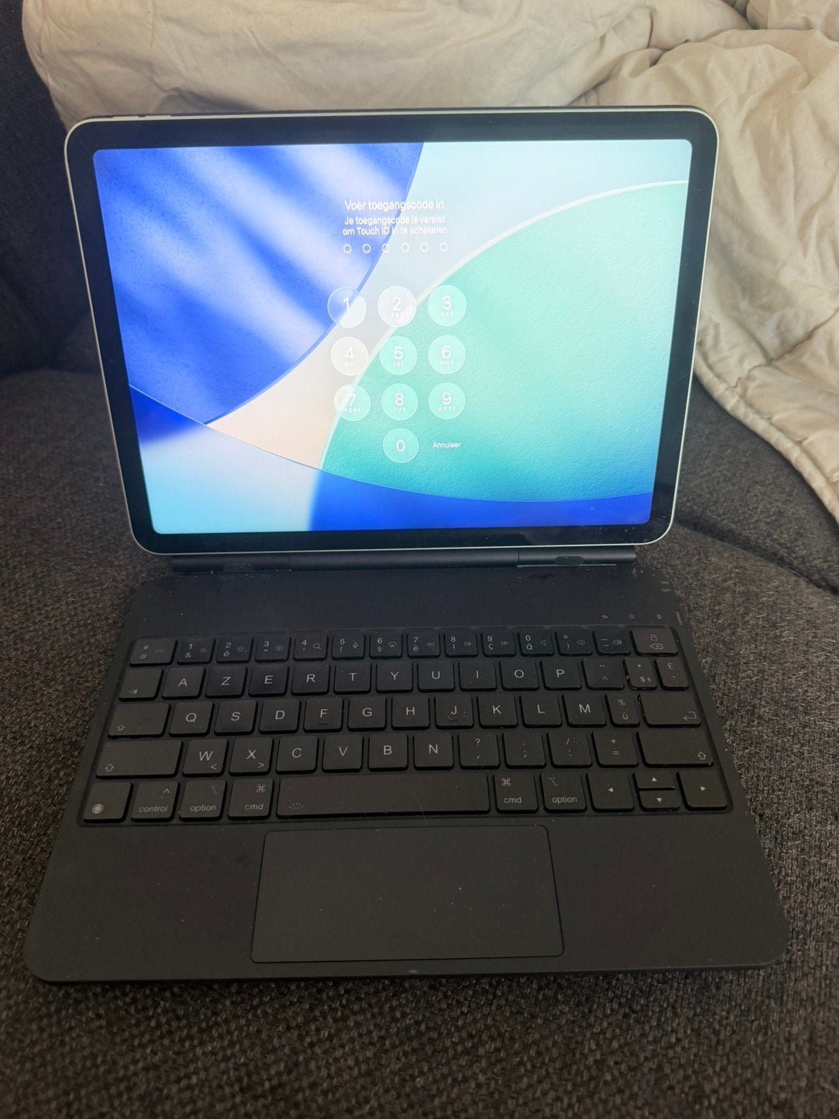 apple iPad air 4 64gb met toetsenbord hoes, Ophalen of Verzenden, Zo goed als nieuw, Apple iPad