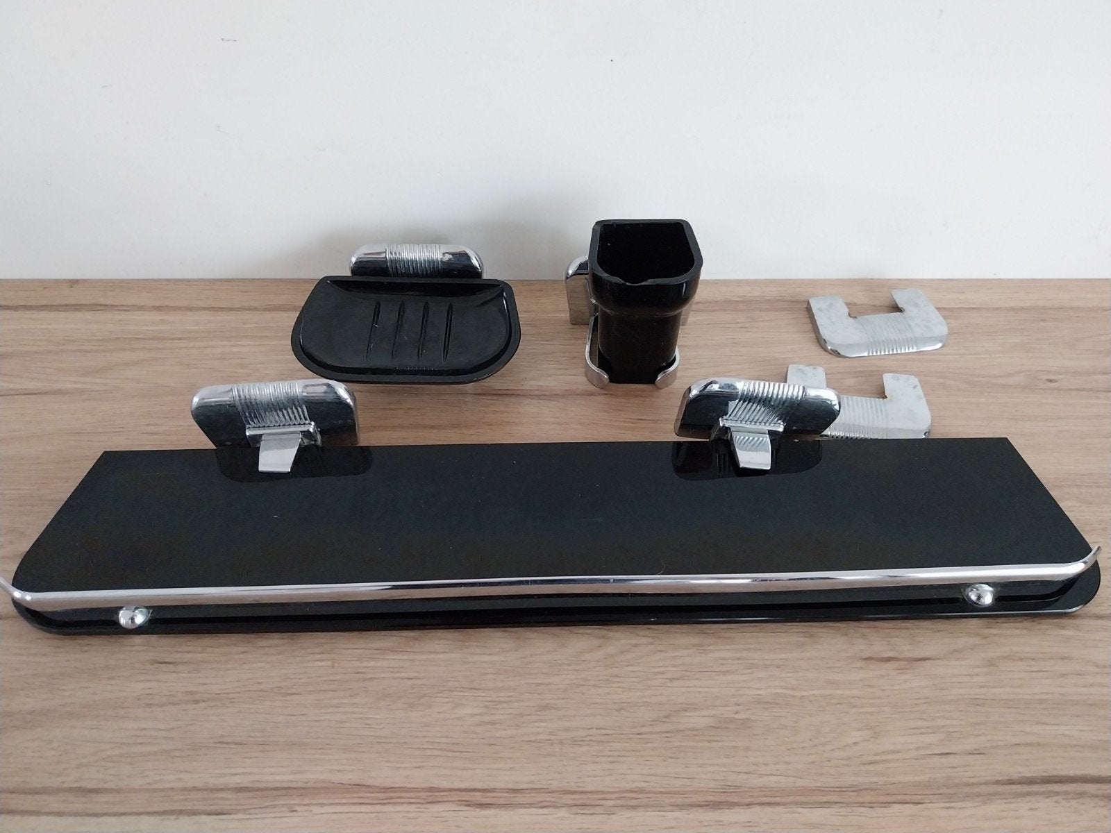 Vintage badkamerset
Zwart glas, Antiek en Kunst, Ophalen