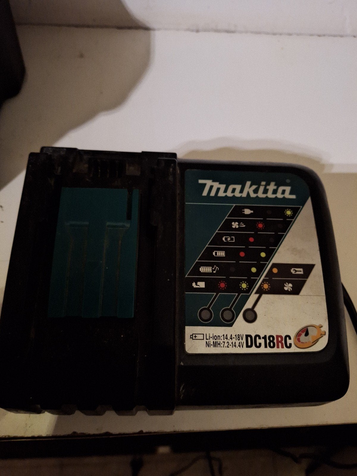 Chargeur rapide Makita DC18RC LXT (14.4V - 18V) - 2022, Bricolage & Construction, Enlèvement ou Envoi, Utilisé