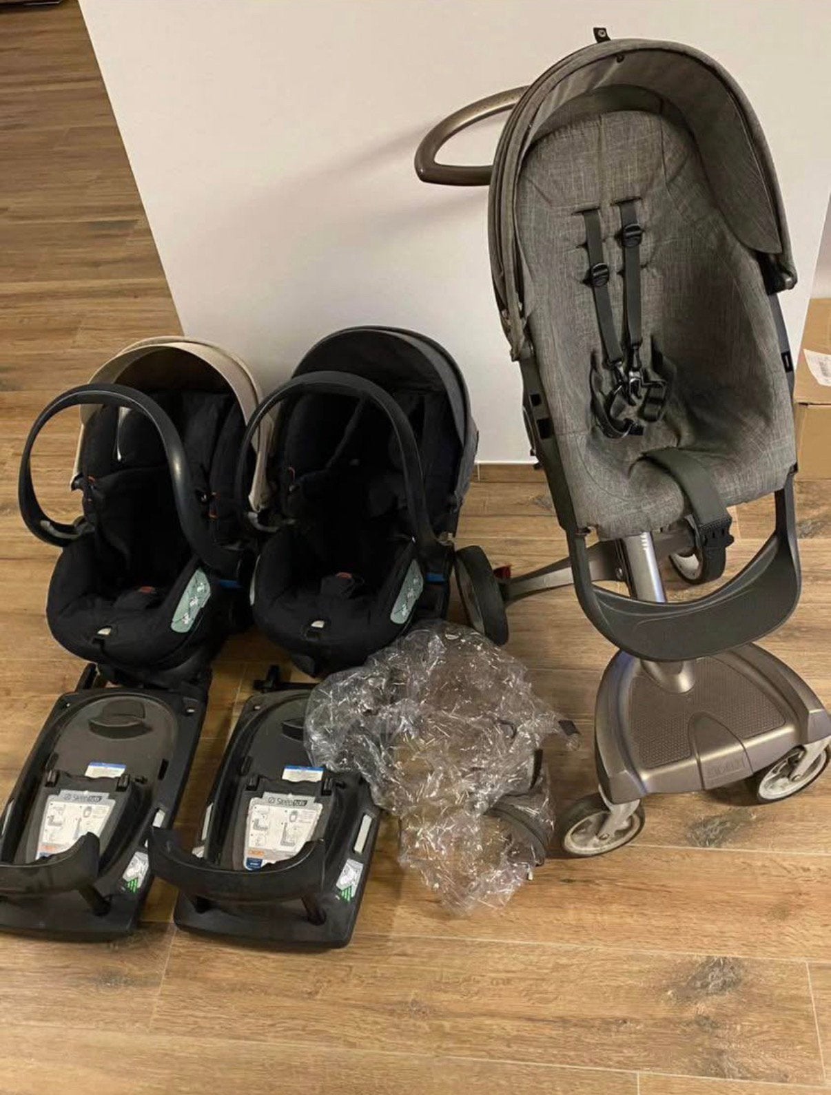 Stokke buggy grijs met 2 maxi cosi’s en 2x isofix systeem, Kinderen en Baby's, Gebruikt, Met autostoeltje, Combiwagen, Ophalen