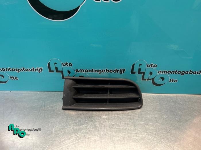 Afdekplaat mistlamp rechts van een Volkswagen Polo (Polo 01-, Gebruikt, -, Volkswagen, -
