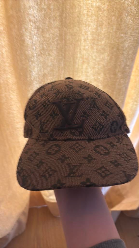 Lv petje, Kleding | Heren, Hoeden en Petten, Ophalen, Zo goed als nieuw