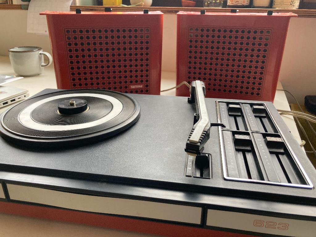 Philips vintage platenspeler, Audio, Tv en Foto, Platenspelers, Ophalen of Verzenden, Zo goed als nieuw, Platenspeler, Philips
