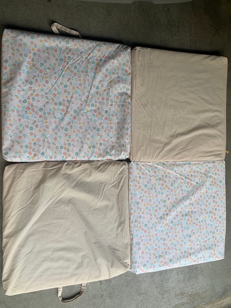Matelas pliable dans un lit pliable, Enlèvement, Lit