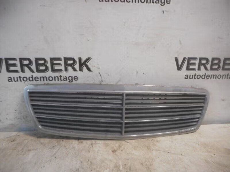 GRILLE Mercedes-Benz C (W203) (a2038800483), Mercedes-Benz AG, Enlèvement ou Envoi, Utilisé, Dialog.mb@mercedes-benz.com