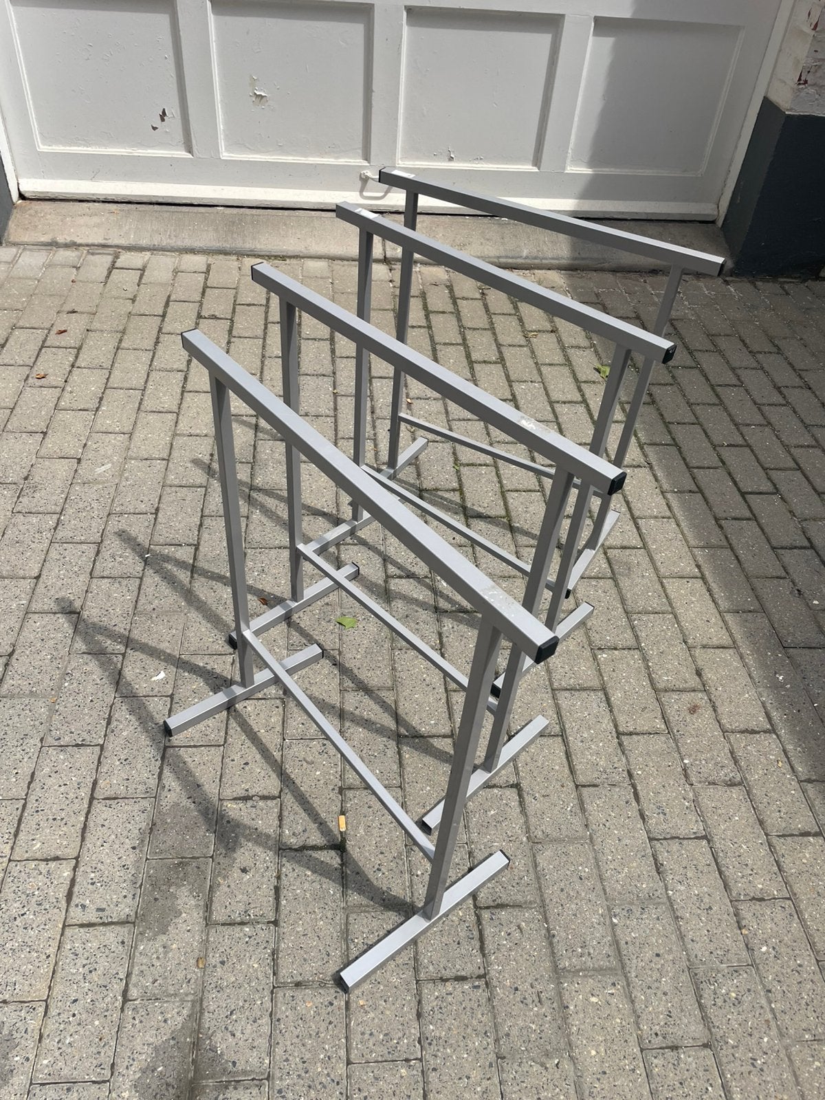 Treateaux metal gris 4 pièces, Huis en Inrichting, Tafels | Eettafels, Ophalen, Gebruikt, Minimal, Vierkant