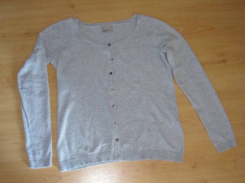 Een grijze fijne cardigan, maat M, Vêtements | Femmes, Pulls & Gilets, Vero Moda, Enlèvement, Taille 38/40 (M), Gris