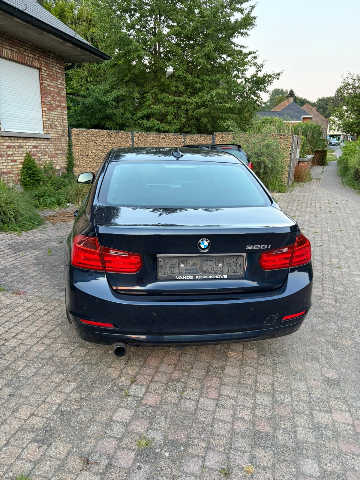 Bmw 320i excellente état, Autos, BMW, Achat, 135 kW, Barres de toit, Noir