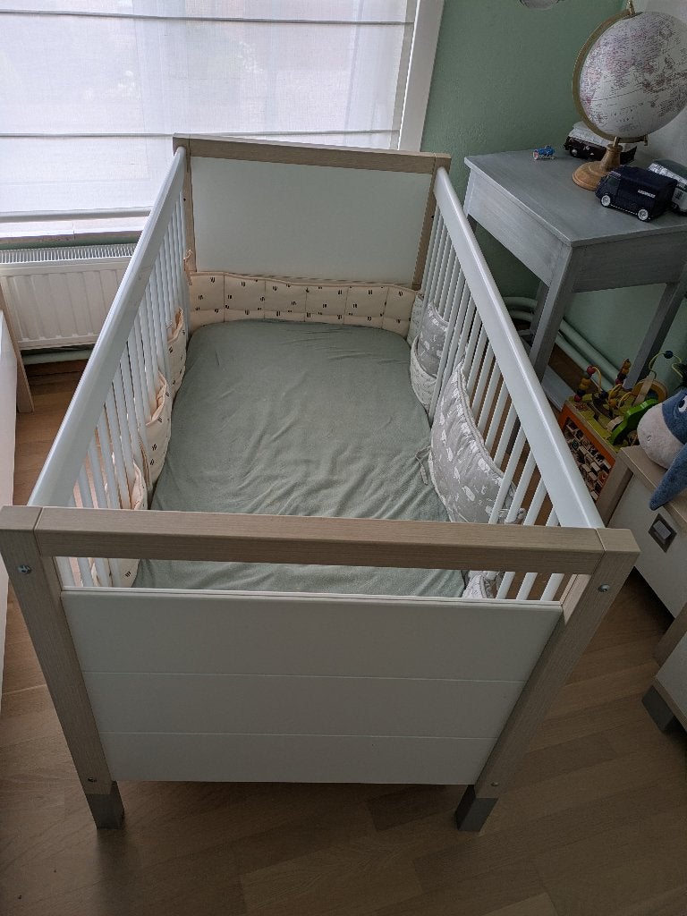 Lit bébé avec matelas, Enlèvement, Utilisé, Matelas