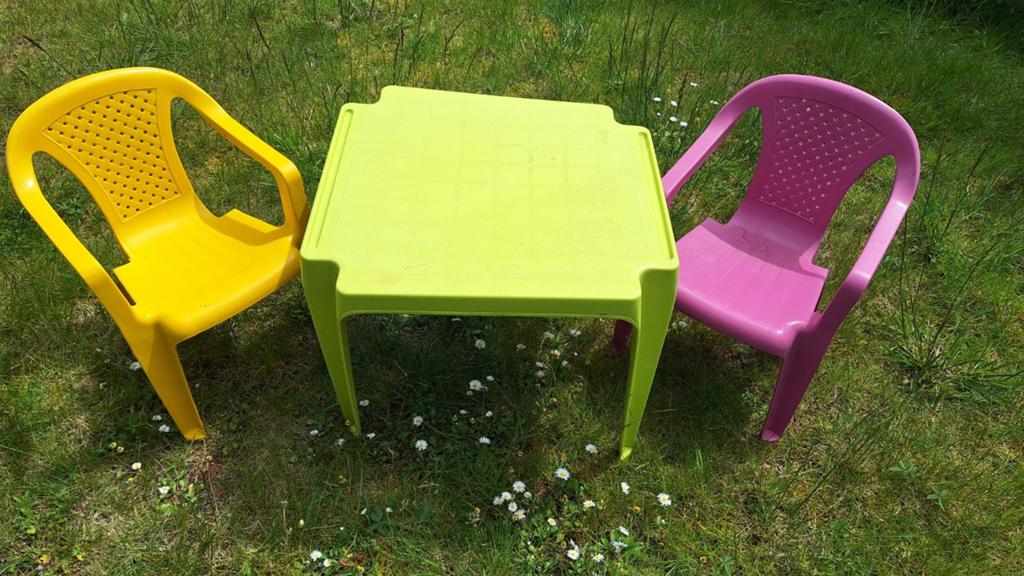 Kindertafeltje en stoelen, Kinderen en Baby's, Kinderkamer | Tafels en Stoelen, Ophalen, Stoel(en)
