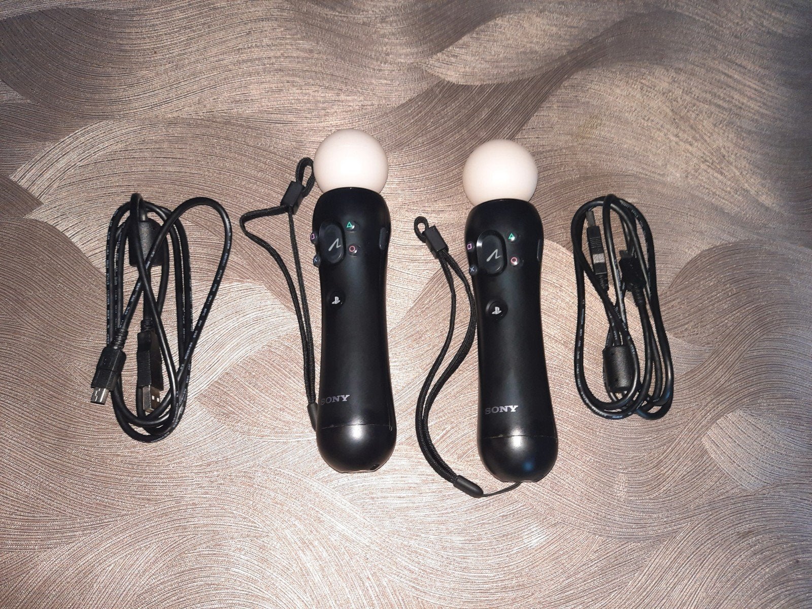 2 Playstation Move controllers met 2 USB oplaadkabels, Games en Spelcomputers, Ophalen, Zo goed als nieuw, Virtual Reality