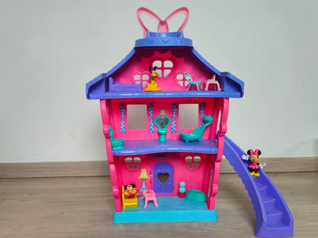 Maison Minnie rose avec personnages et accessoires, Enfants & Bébés, Enlèvement, Accessoires