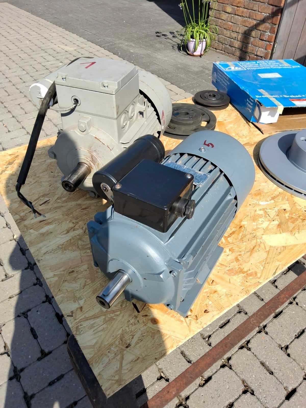 Elektrische motoren nieuw enkel getest4, Ophalen