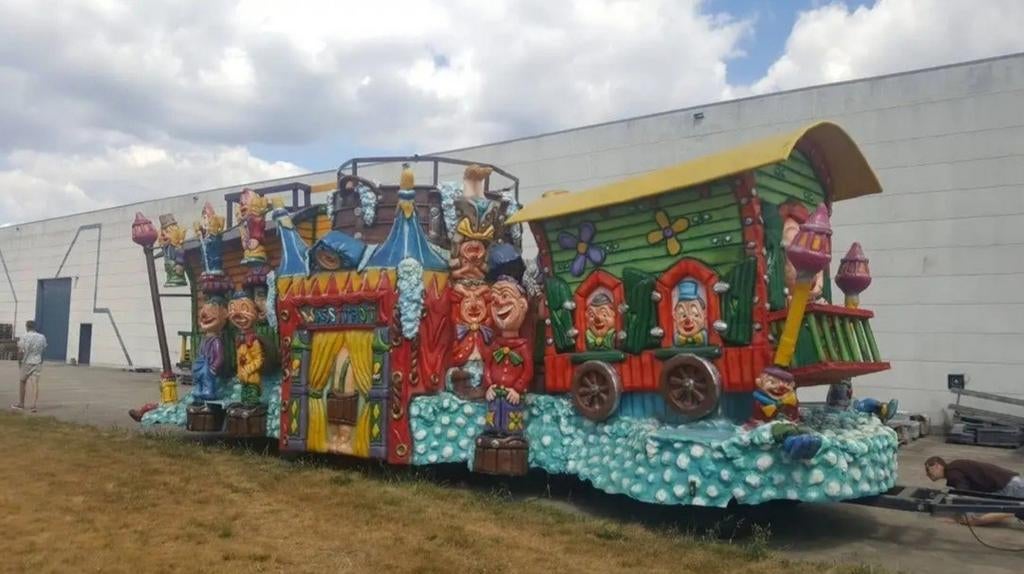 Carnavalswagen te huur, Enlèvement
